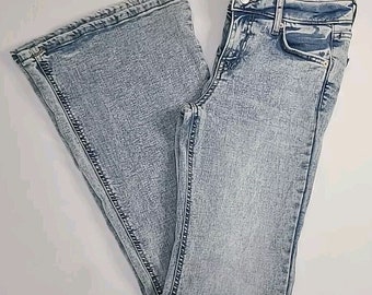 Wild Fable Jeans con parte inferior acampanada y talle alto para mujer, talla 0, lavado claro, 25 x 30