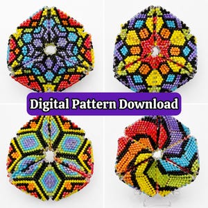 Könnte beinhalten: Vier sechseckige Perlenornamente mit komplexen geometrischen Mustern in leuchtenden Farben wie Rot, Gelb, Blau, Lila und Schwarz. Der Text Digital Pattern Download ist mittig auf einem lila Banner in der Bildmitte platziert.