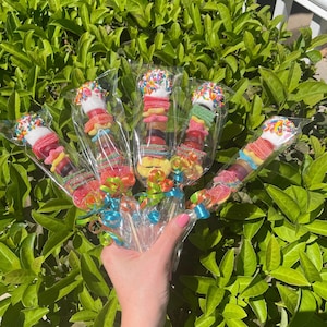 ¡Más de 25 brochetas de caramelo personalizadas! Favores de fiesta de cumpleaños, decoración de fiesta, regalo de cumpleaños, favor de fiesta de cumpleaños de niños, pincho de caramelo, caramelo, caramelo de niños