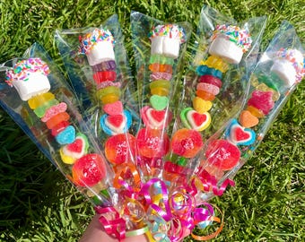 10+ SCHNELL VERSAND Valentinstag Candy Kabobs! Klasse Valentine Gastgeschenke, Valentine Candy, Kinder Valentines, Valentines Party Favor, Candy Kabob