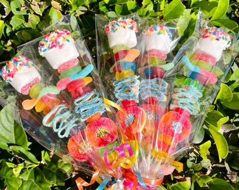 10+ Kids Birthday Candy Kabobs! Kids Birthday Party Favors, Kids Party Bags, Birthday Candy, Kids Birthday Party Favor, Candy Skewer, candy