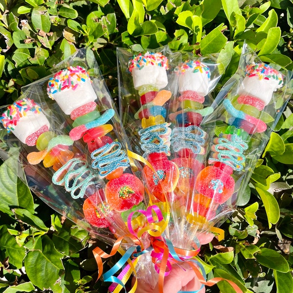 15+ Kids Birthday Candy Kabobs! Kids Birthday Party Favors, Kids Party Bags, Birthday Candy, Kids Birthday Party Favor, Candy Skewer, Candy