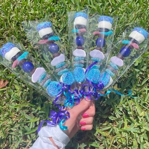 ¡Más de 10 brochetas de caramelo! Favores de cumpleaños para niños pequeños, favores de fiesta para niños, decoración de cumpleaños para niños, favores de cumpleaños para niños pequeños, cumpleaños de niños púrpura y azul