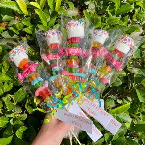 ¡Más de 10 brochetas de caramelo! Favores de fiesta de cumpleaños personalizados, decoración de fiesta, regalo de cumpleaños, favor de fiesta de cumpleaños, pincho de caramelo, caramelo, caramelo para niños