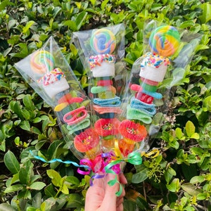 ¡Más de 20 brochetas de caramelo personalizadas! Favores de fiesta de cumpleaños, decoración de fiesta, regalo de cumpleaños, favor de fiesta de cumpleaños de niños, pincho de caramelo, caramelo, caramelo de niños