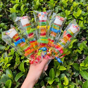 ¡Más de 20 brochetas de caramelo personalizadas! Regalos para fiestas de cumpleaños, decoración para fiestas, obsequios de cumpleaños, regalos para fiestas de cumpleaños para niños, brochetas de caramelo, caramelos, caramelos para niños