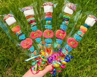 Individuell gestaltete Süßigkeitenspieße, Gastgeschenke für Geburtstagsfeiern, saure Würmer, Gummibärchen, Marshmallow-Leckereien