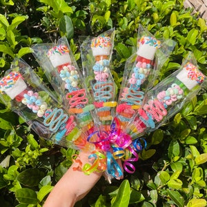 ¡Más de 10 brochetas de caramelo con forma de pulsera de caramelo! ENVÍO RÁPIDO Regalos para fiestas de cumpleaños, obsequios de cumpleaños, regalos para fiestas de cumpleaños para niños, brochetas de caramelo, caramelos para niños