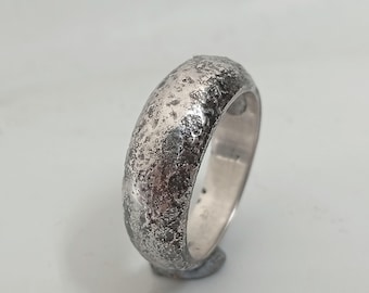 Molten dome ring irregular band