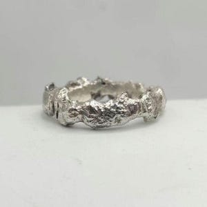 Minimalist molten narrow band any size - Sterling silver 925