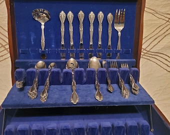 43 PC VTG Oneida Community Cantata 6 Place Set Srv Set Ice Tea Flatware XL Chest