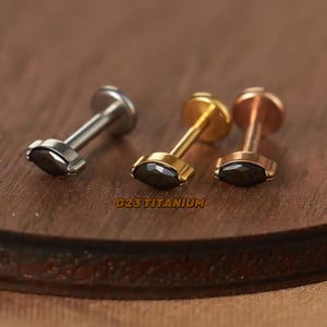 Labret à insertion CZ noir - Petite boucle d'oreille cartilage - Petit goujon tragus - Boucle d'oreille hélice - Boucle d'oreille en titane - Boucles d'oreilles Nap - Boucles d'oreilles en or