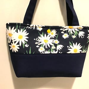 Porte-monnaie marguerite bleu marine et blanc, porte-monnaie marguerite blanc et jaune, petit sac à main marguerite, sac jaune diasy, cadeaux pour elle