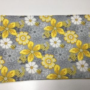 Daisy Placemats, Reversible Placemats, Daisy Gifts, Summer Table Decor, Gifts for Her, Gifts for Mom, Blue with White Daisies