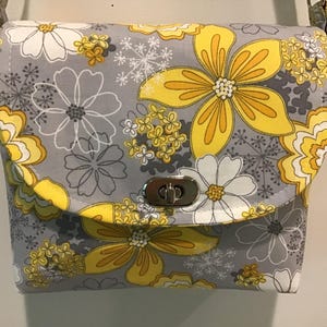 Grey and Yellow Floral Crossbody Purse, Grey and Yellow Purse with Print Interior,  Crossbody Purse, Retro Floral Canvas Grey Crossbody