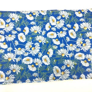 Daisy Placemats, Reversible Placemats, Daisy Gifts, Summer Table Decor, Gifts for Her, Gifts for Mom, Blue with White Daisies