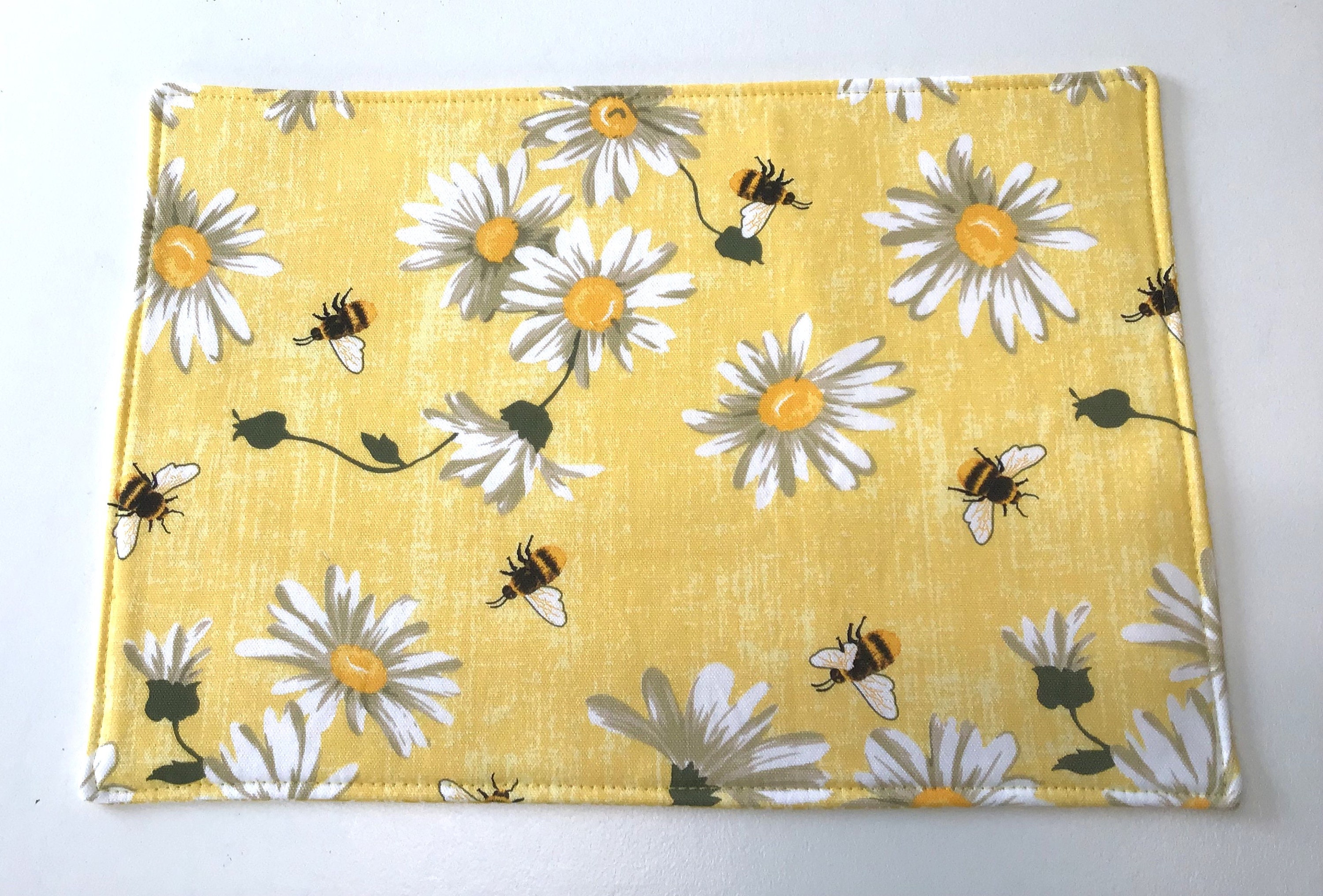 Daisy and Bumble Bee Placemat, Reversible Placemats, Spring Placemats, Summer Decor, Yellow