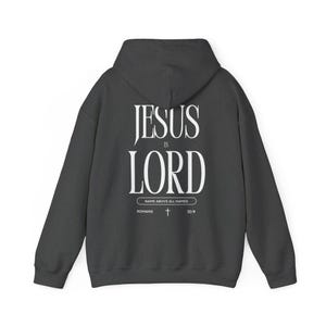 Sudadera con capucha y versículo bíblico "Jesús es el Señor" (Romanos 10:9) para hombre imagen 5