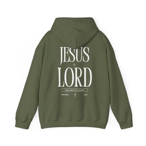 Sudadera con capucha y versículo bíblico "Jesús es el Señor" (Romanos 10:9) para hombre imagen 11