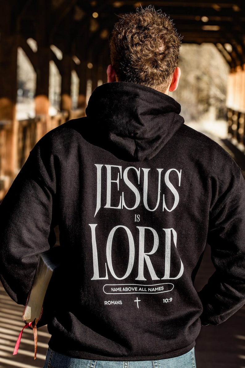 Sudadera con capucha y versículo bíblico "Jesús es el Señor" (Romanos 10:9) para hombre imagen 1