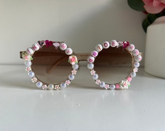 Bride To Be Round Pearl Sunglasses, In My Bride Era Shimmery Floral Shades, Bridal Shower Accessory, Bachelorette Outfit, Bride-to-be Gift
