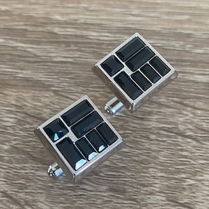 Boutons de manchette déco en cristal noir