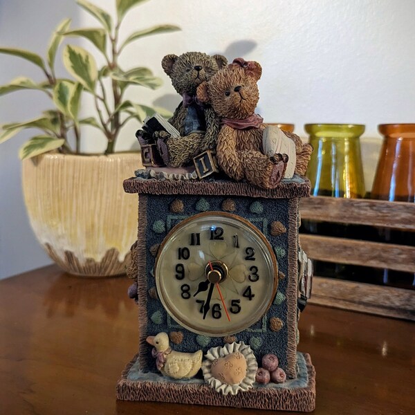 vintage Cherison Teddy Bear Résine Quartz Clock Fonctionne comme NEUF