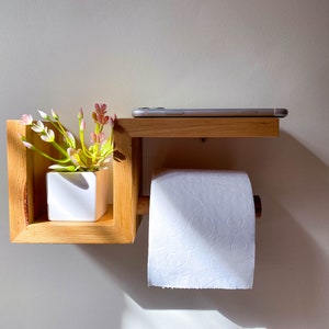 Toilet roll holder in Atlas Cedar