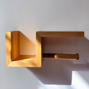 Toilet roll holder in Atlas Cedar