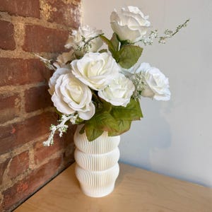 Glass Vase with 3D-Printed Textured Sleeve – Modern Decorative Accent