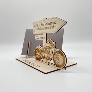 Ruhestand Geschenke für Männer – Gutschein Verpackung mit Motorrad-Motiv, ideal für die Pensionierung. Ein persönliches Abschiedsgeschenk für Kollegen, das Geldgeschenke oder Gutscheine einzigartig und kreativ präsentiert.