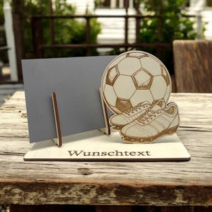 Gutscheinverpackung Fußball – Gutscheinhalter aus Holz – Geldgeschenk für Fußballfans – personalisierte Geschenkidee für Sport & Verein