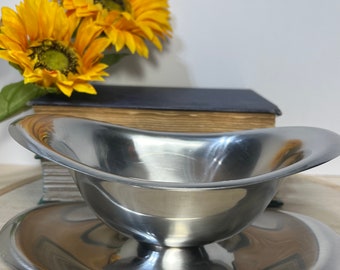 Vintage Mid-Century Modern Reed and Barton 18/3 Stainless Steel Gravy Boat with Attached Tray