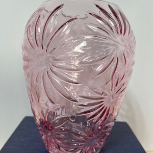 Vintage Beautiful Lilac Pink Clear Glass Vase with Raise Daisy Motif