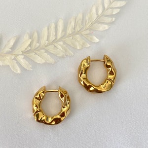 Hammered Gold Hoop Earrings, Thick Chunky 18k Gold pt, Everyday Earrings, Gold Hoop Earrings, Shiny gold hoops, Irregular shape Gold hoops
