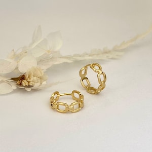 Gold Square Chain Huggie Hoop Earrings, Dainty Gold Hoops, Minimalist Hoops, Bold Gold Hoop, 18k Gold Earrings, Everyday Earrings, Ear Stack