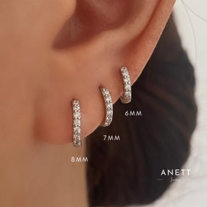Dainty Silver Hoop Earrings, Small Hoop Earrings, Huggie, Cubic Zirconia Minimalist Hoop Earring, Dainty Sterling Silver Earrings, Helix