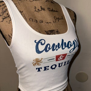 Chemise cowboys et tequila, débardeur bière, haut court d'été blanc, tenue de concert country, t-shirt coors image 2