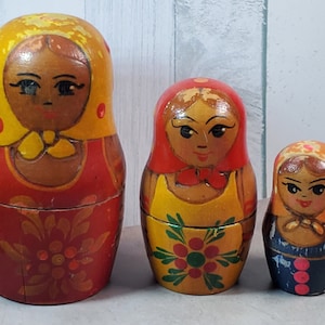 Vintage Matryoshka Wooden Russian Stacking Nesting Dolls Set of 3