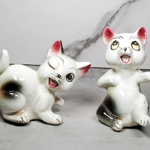 Vintage Kitsch Winking Yowling Cat Kitty Salt and Pepper Shakers Japan