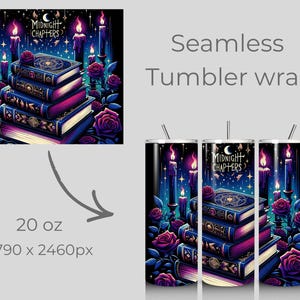 Op de afbeelding: Naadloos tumbler wrap-ontwerp met een stapel boeken met ingewikkelde details, rozen en kaarsen. Het ontwerp bevat de tekst "Midnight Chapters" tegen een donkere achtergrond. De beker is 591 ml.