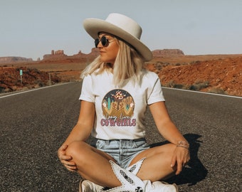 Long Live Cowgirls Shirt | Country Girls T-shirt | Western Women Tee | Retro Country Shirt | Southern T-Shirts | Western Shirts | Cowboy Tee