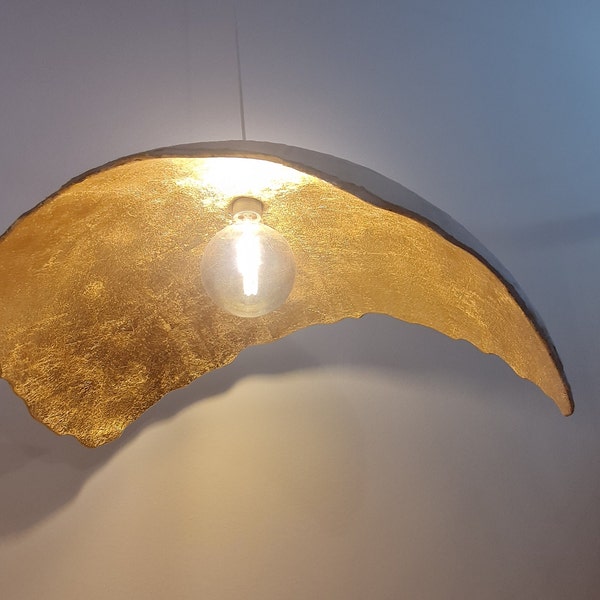 Luna / "Golden Moon" / 60 x 50x 18cm / Beton Lampenschirm mit Blatt Gold, einzigartiges Design, Pendelleuchte, Designelement