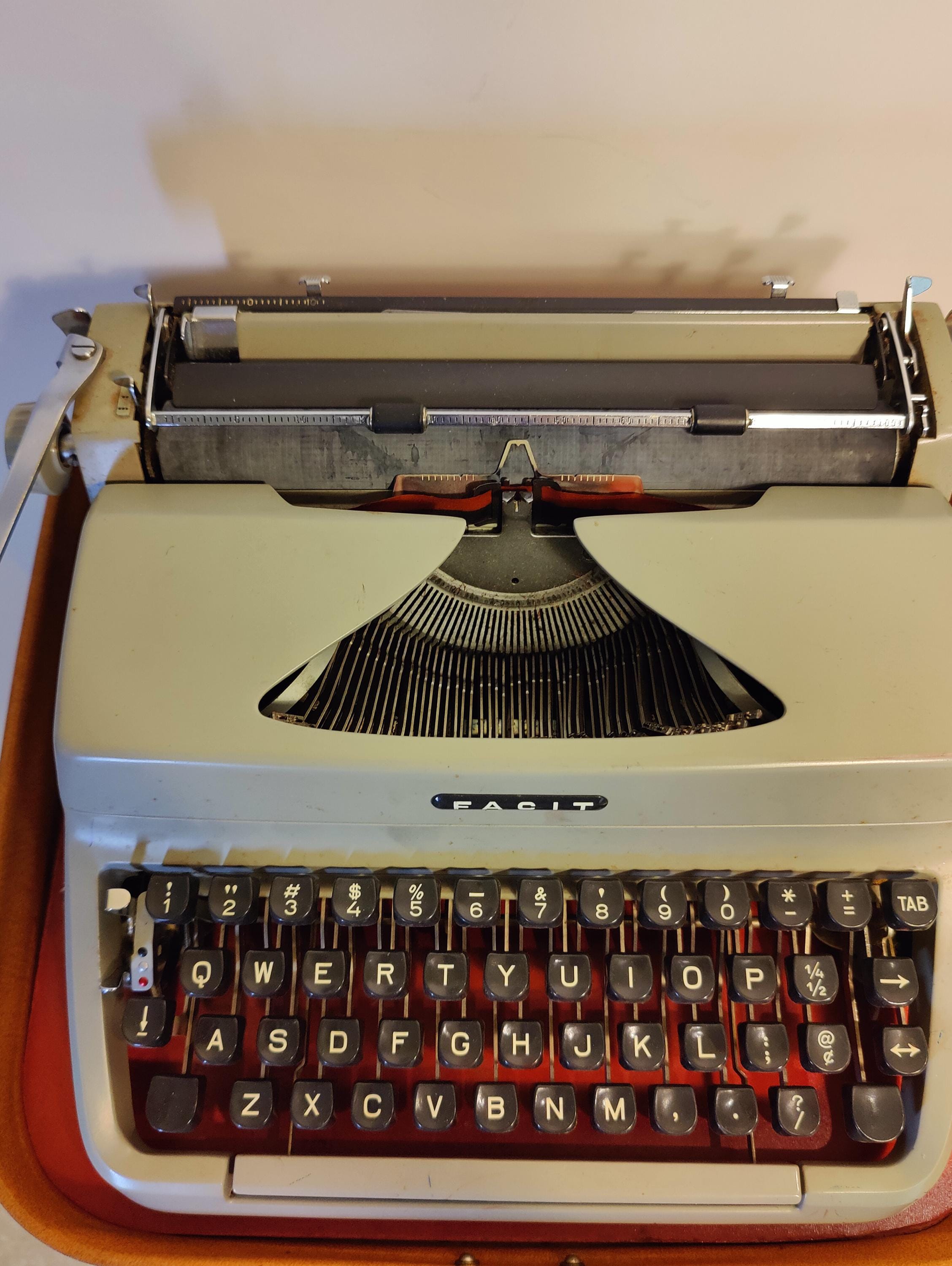 タイプライター　FACIT  スウエーデン　アンテイーク　レトロ Facit typewriter - Etsy 日本