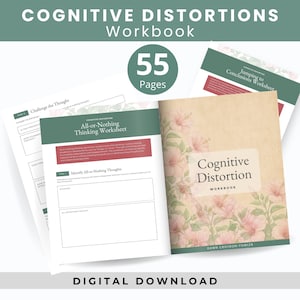 Op de afbeelding: Een digitaal werkboek van 55 pagina's over cognitieve vervormingen met een bloemrijke omslag met roze hibiscusbloemen op een beige achtergrond. Het werkboek bevat werkbladen getiteld All-or-Nothing Thinking, Challenge the Thought en Jumping to Conclusions.