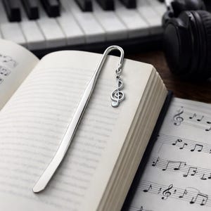 Treble Clef Bookmark – Tibetan Silver Charm on a Metal Book Marker, Includes Personalised Backing Card