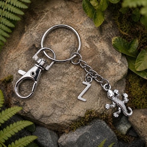 Lizard Keyring – Tibetan Silver Charm on a Swivel Clasp Keychain, Includes Personalised Backing Card