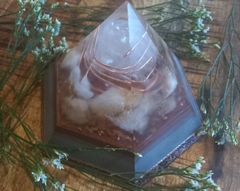 SOFT ABUNDANCE, A heavy clear quartz tip hexagon pyramid! A really powerfull orgonite with the vibration of great abundance!