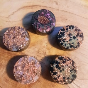 A Pocket orgonit - handmade orgonite with love and kindness! Different crystals at the top!