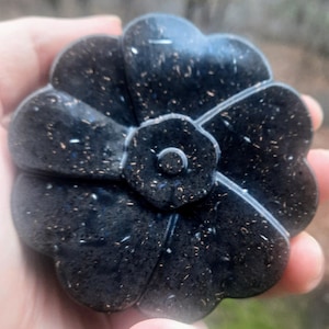 Orgonite flower - A beautiful orgonite flower with powerful healing, EMF and protection!